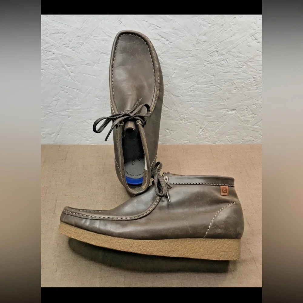 Clarks Shacre Men's Chukka Boots 2-Eye Brown Leather w/ Crepe Soles Size 10.5M
